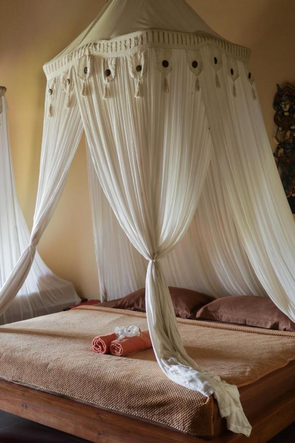 Yut'S Inn Flower Paradise Gili Gede Exterior foto
